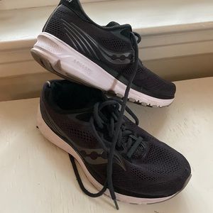 Black Saucony Ride Women’s Running Shoe, Size 8